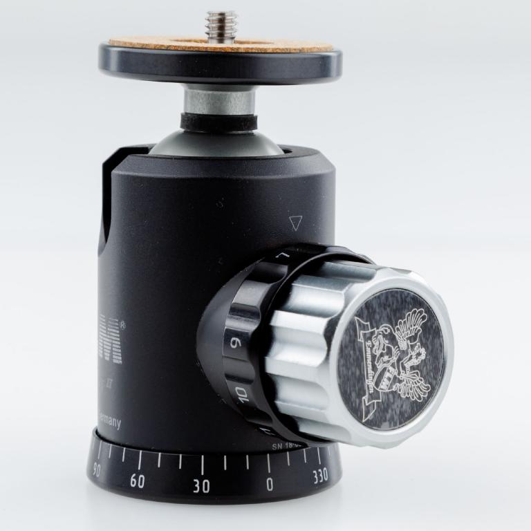 FLM CB-32 F II mit Friktion und versatzfreier Klemmung der Kugel.