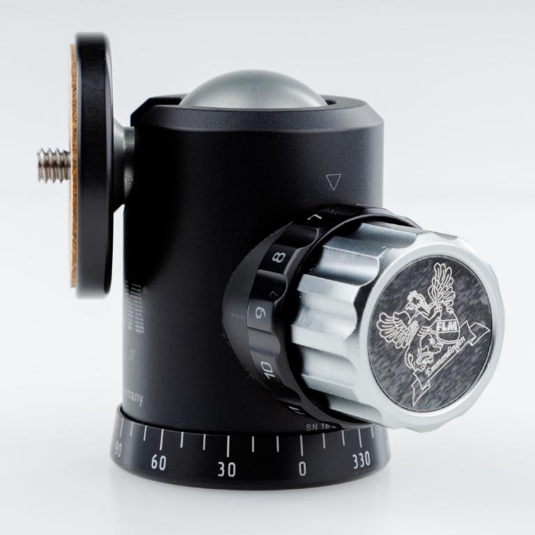 FLM CB-32 F II mit Friktion und versatzfreier Klemmung der Kugel.