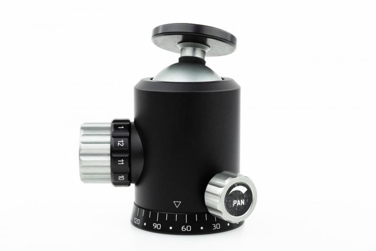 FLM CB-43 F II mit Friktion und versatzfreier Klemmung der Kugel.