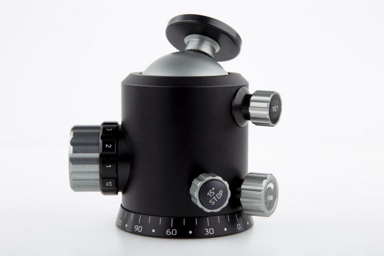 FLM CB-58 FTR II mit Friktion und versatzfreier Klemmung der Kugel.