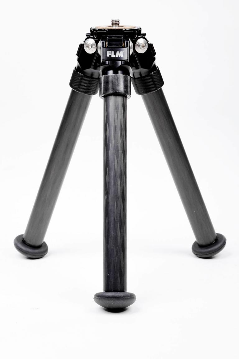 FLM CP-22 Kohlefaserstativ mit vielen Extra-Funktionen - das flexible Stativ dank zweier Zubehörpakete.