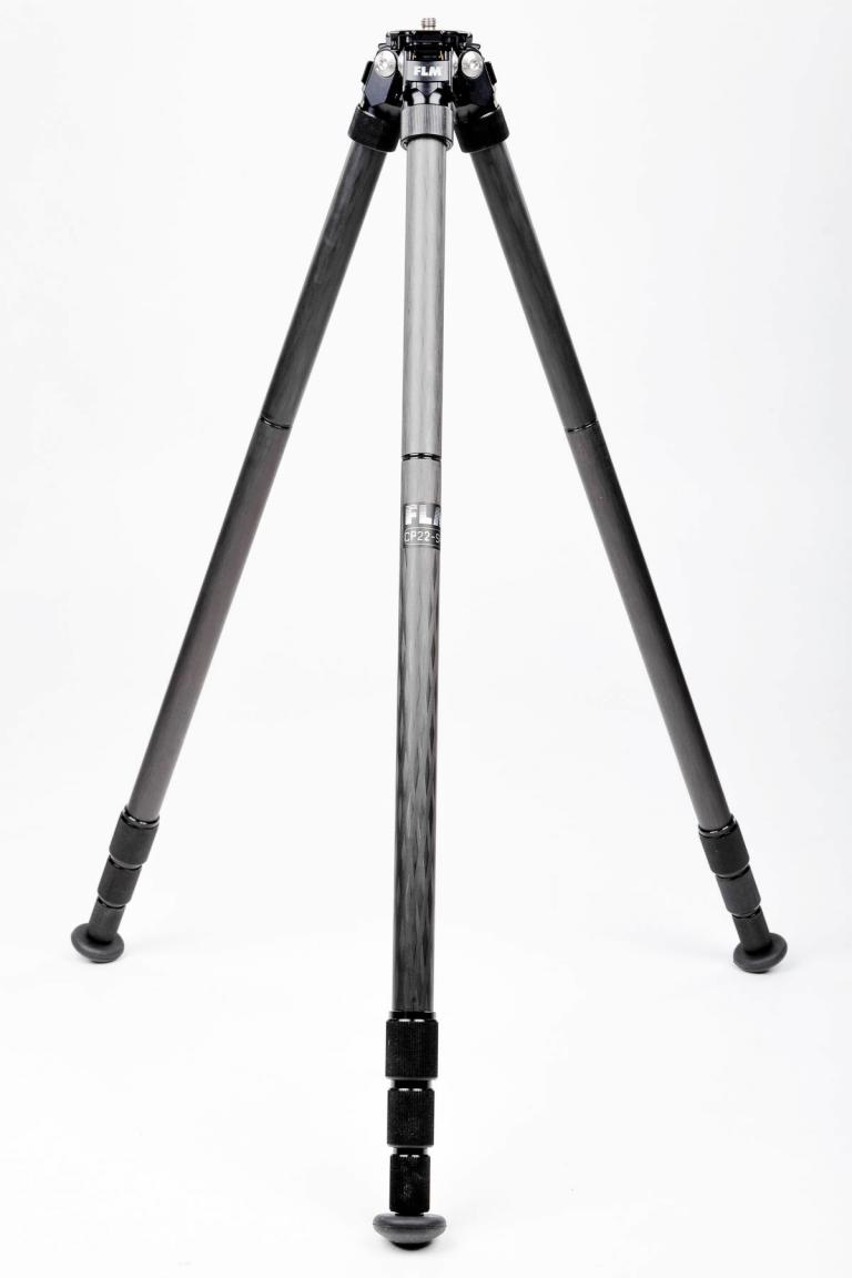 FLM CP-22 Kohlefaserstativ mit vielen Extra-Funktionen - das flexible Stativ dank zweier Zubehörpakete.