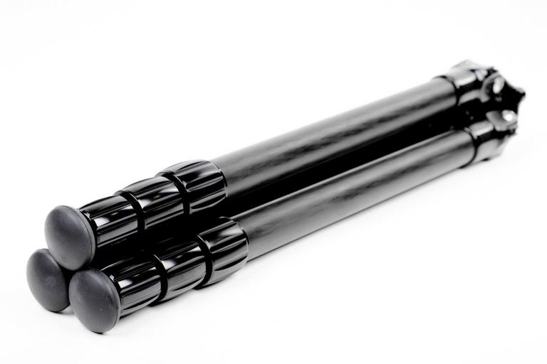 FLM CP-30 S4 II Carbon-Aluminium-Stativ mit drei Beinen.