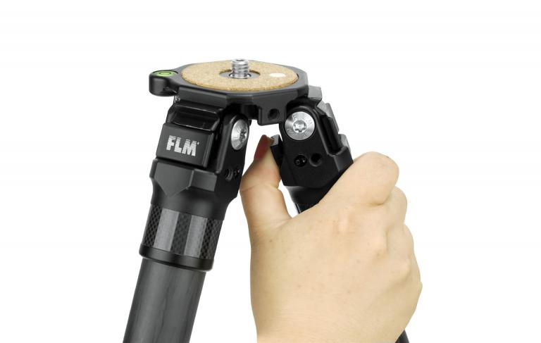 FLM CP-30 S4 II Carbon-Aluminium-Stativ mit drei Beinen.