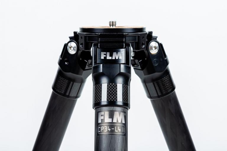 FLM CP-34 L4 II Carbon-Aluminium-Stativ mit drei Beinen.