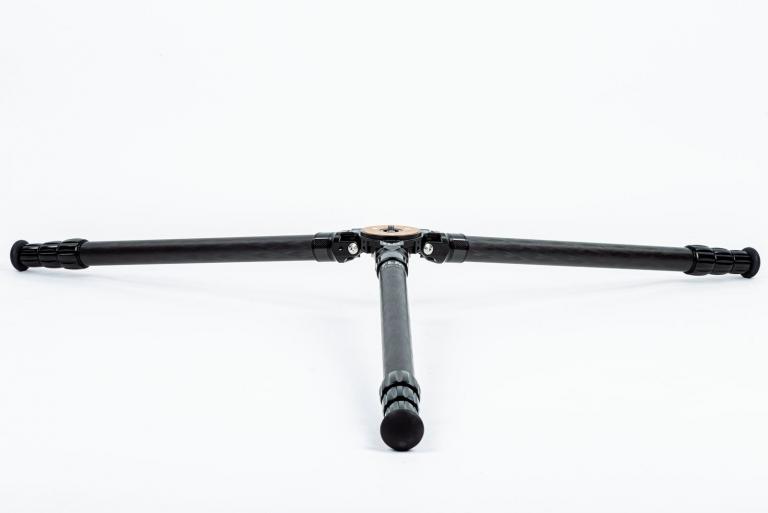 FLM CP-34 L4 II Carbon-Aluminium-Stativ mit drei Beinen.