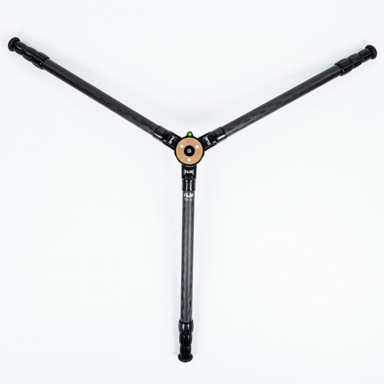 FLM CP-34 L4 II Carbon-Aluminium-Stativ mit drei Beinen.