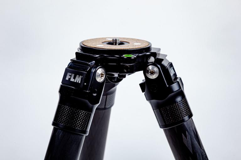 FLM CP-34 L5 II Carbon-Aluminium-Stativ mit drei Beinen.