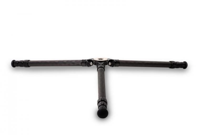 FLM CP-34 M4 II Carbon-Aluminium-Stativ mit drei Beinen.