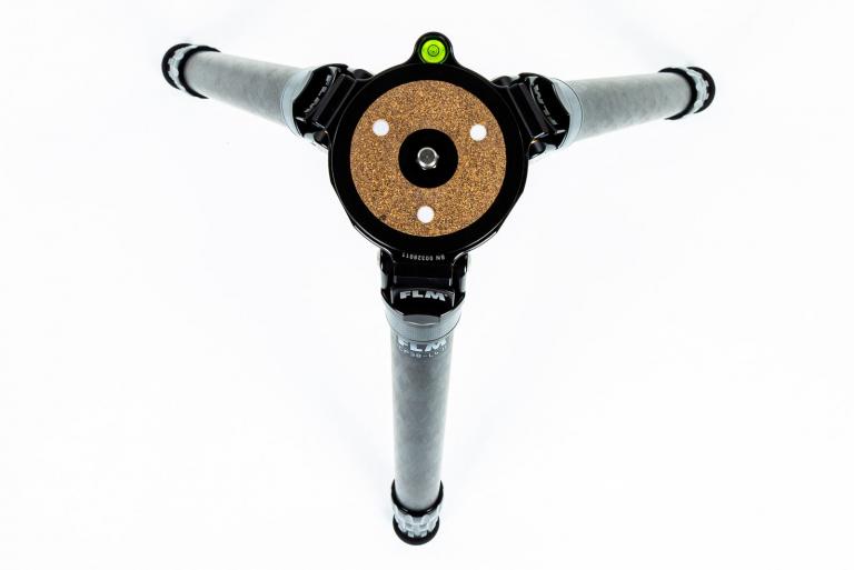 FLM CP-38 L4 II Carbon-Aluminium-Stativ mit drei Beinen.