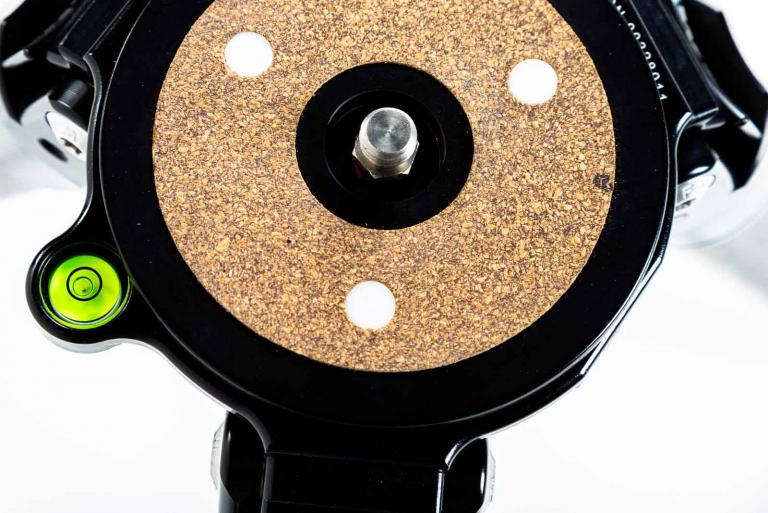 FLM CP-38 L4 II Carbon-Aluminium-Stativ mit drei Beinen.