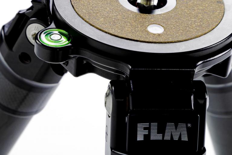 FLM CP-38 L4 II Carbon-Aluminium-Stativ mit drei Beinen.