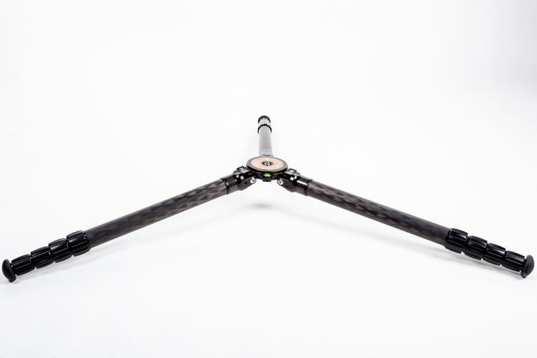FLM CP-38 L5 II Carbon-Aluminium-Stativ mit drei Beinen.