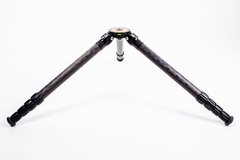 FLM CP-38 L5 II Carbon-Aluminium-Stativ mit drei Beinen.