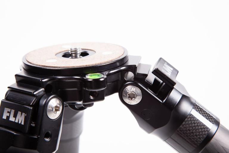 FLM CP-38 L5 II Carbon-Aluminium-Stativ mit drei Beinen.