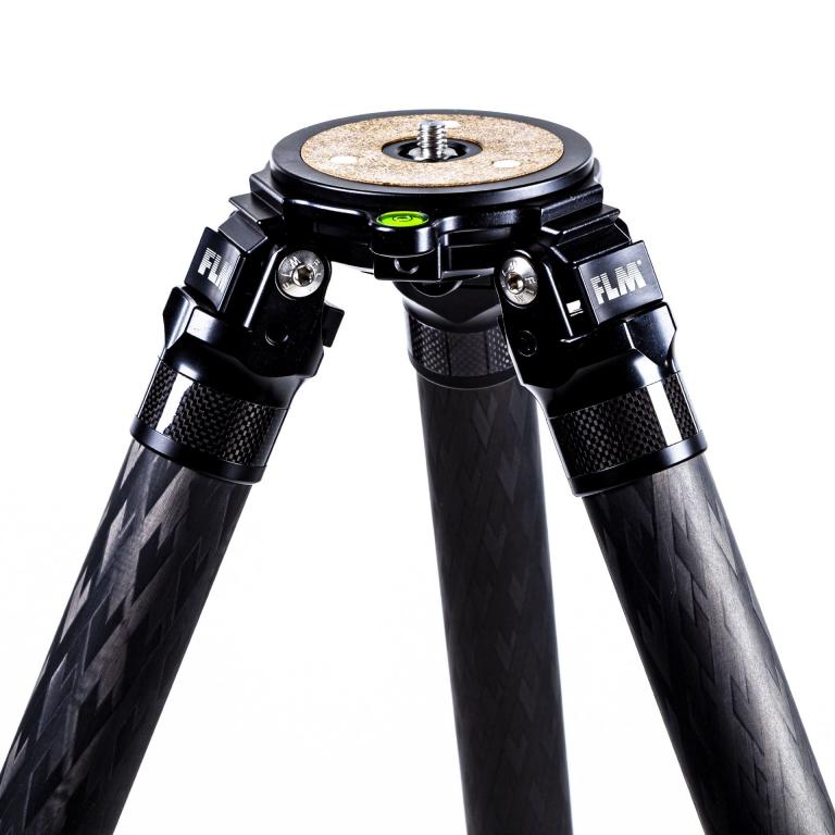 FLM CP-38 L5 II Carbon-Aluminium-Stativ mit drei Beinen.