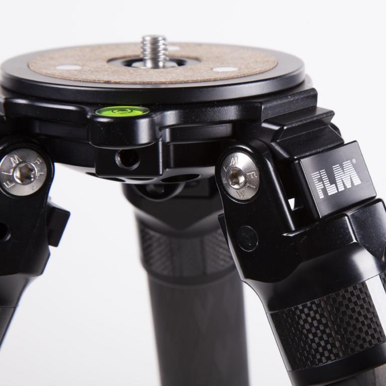 FLM CP-38 L5 II Carbon-Aluminium-Stativ mit drei Beinen.