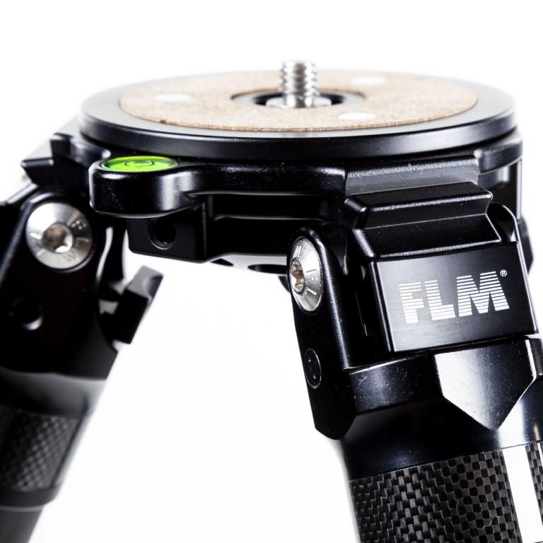FLM CP-38 L5 II Carbon-Aluminium-Stativ mit drei Beinen.