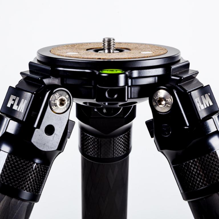 FLM CP-38 L5 II Carbon-Aluminium-Stativ mit drei Beinen.