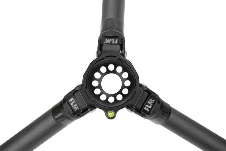 CP-34 II - Serie, Stativschulter mit Beinanschlüssen und Mechanik.